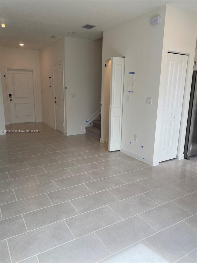 Building Photo - 350 NE 208th Terrace