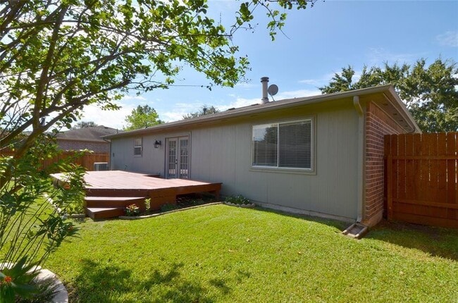 Building Photo - 28926 Sedgefield St