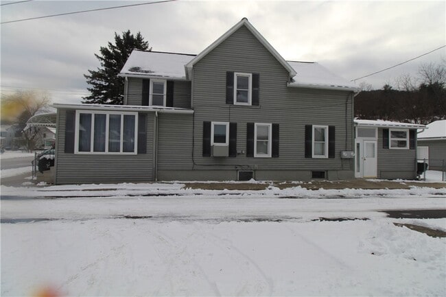 Building Photo - 213-215-215 Conhocton St