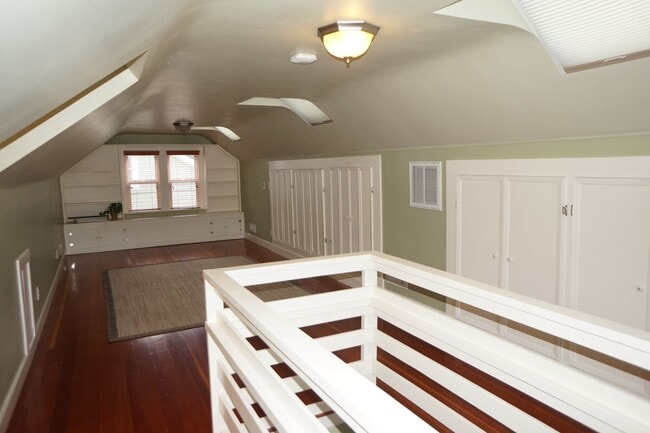 Building Photo - NE Portland - Irvington 3-bedroom Beauty!