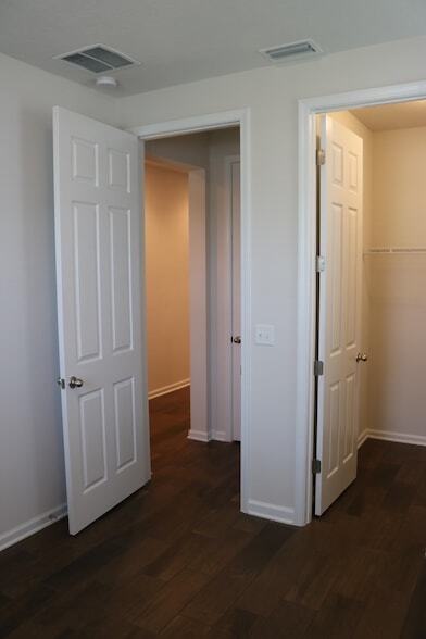 Building Photo - 212 Meadow Crossing Dr