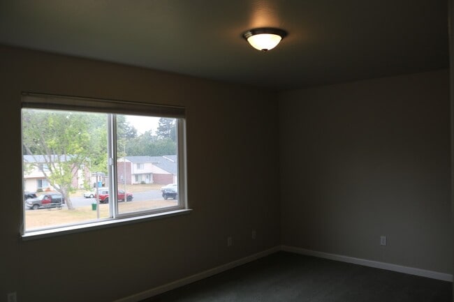 Building Photo - Gorgeous, spacious 3/2.5 with garage and office