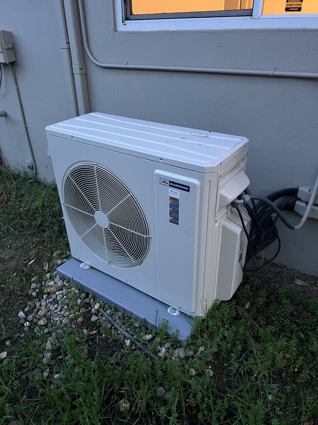 Mini split for heating and cooling - 4062 Bob Ln