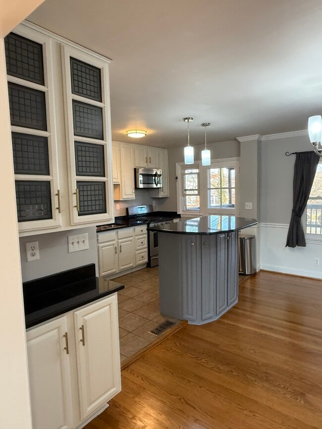 Building Photo - 21 Skidmore Ct