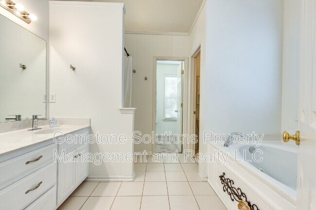Building Photo - 1035 Watauga Ct