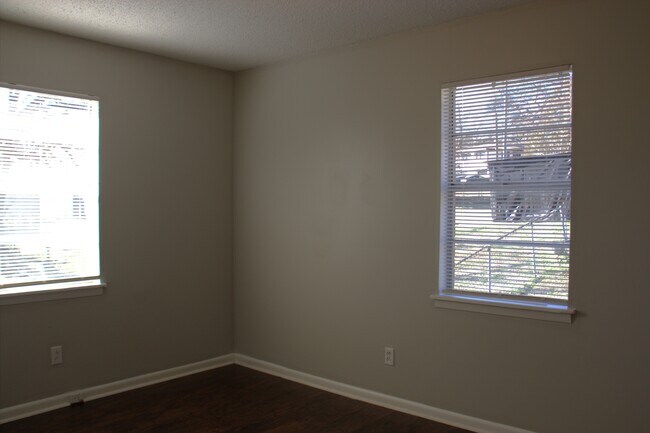 Building Photo - 3202 Gayhart Dr NW