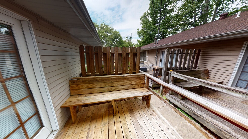 Patio/ Porch - 1216 W Ash St
