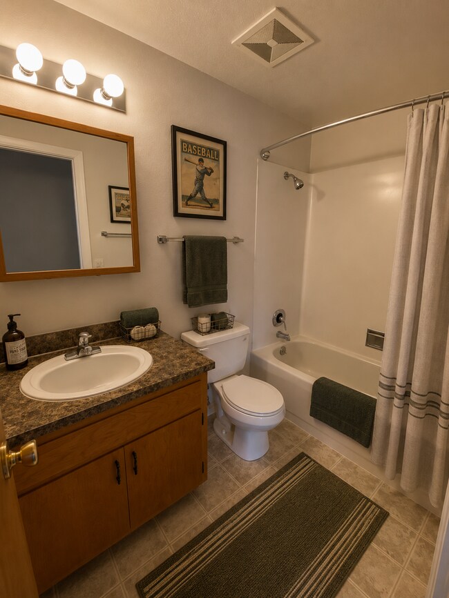 Interior Photo - 209 E. 14th Ave