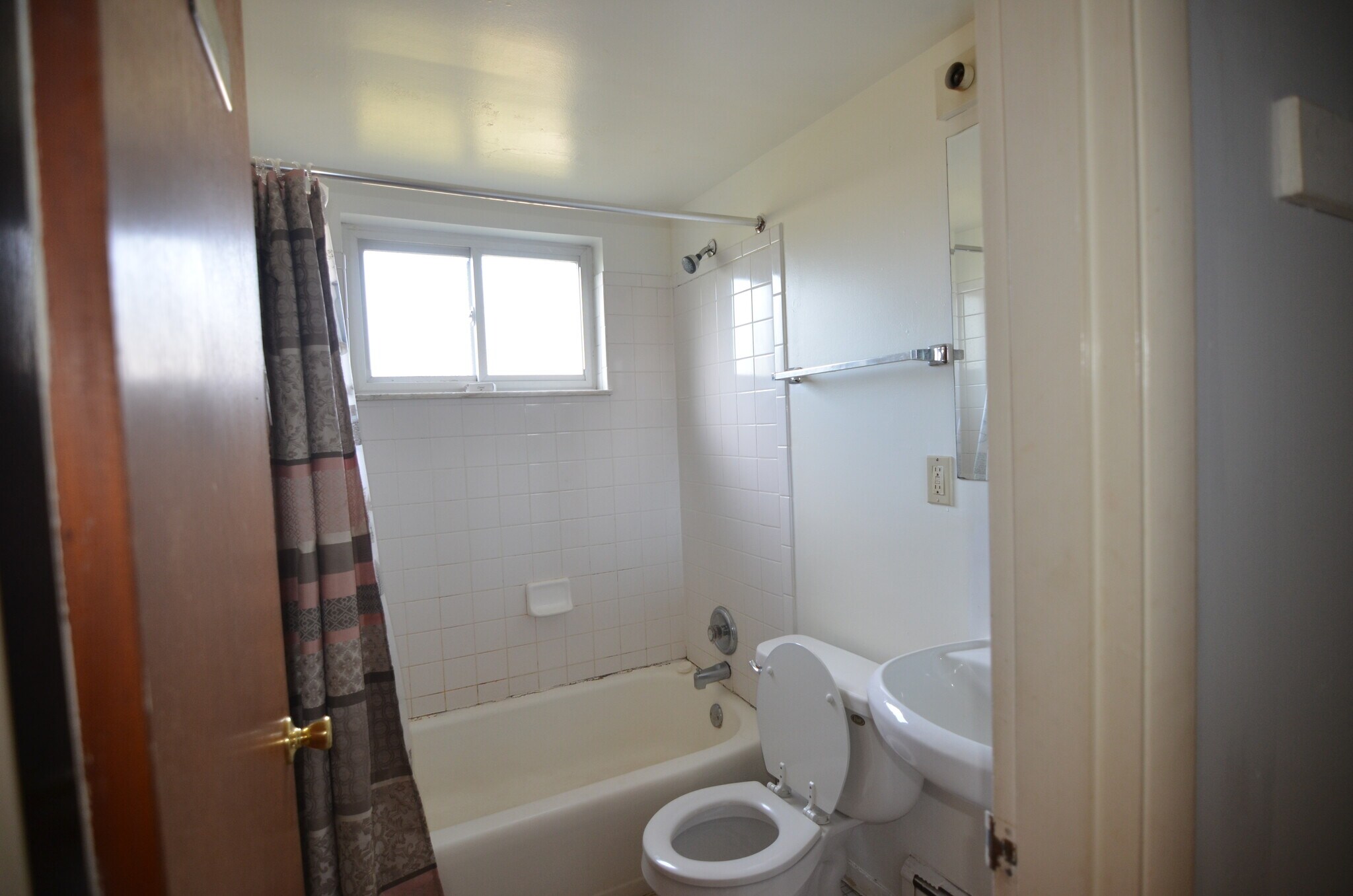 Building Photo - 8441 Cottonwood Dr