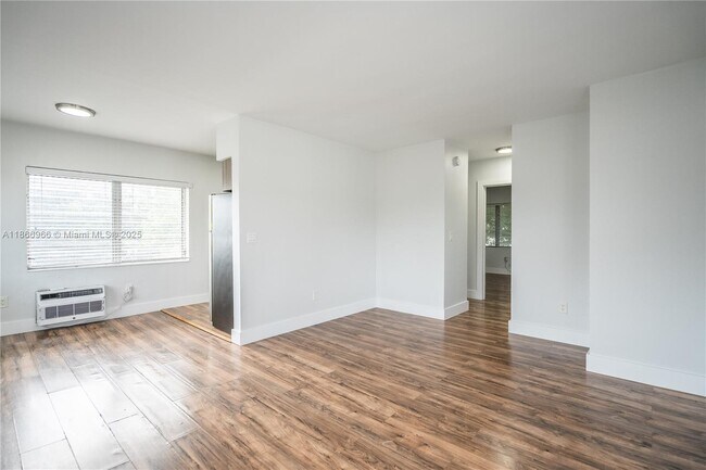 Building Photo - 460 NE 82nd Terrace