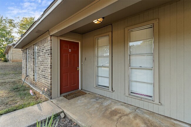 Building Photo - 309 Blake Dr