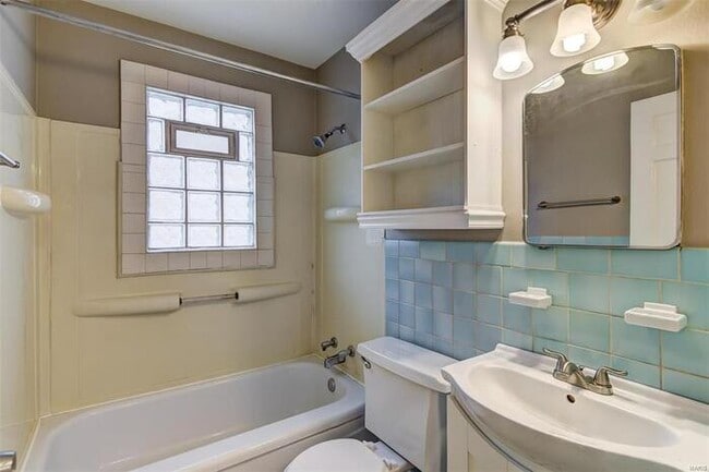 Building Photo - Fantastic 2bd/1ba home! Coming soon!
