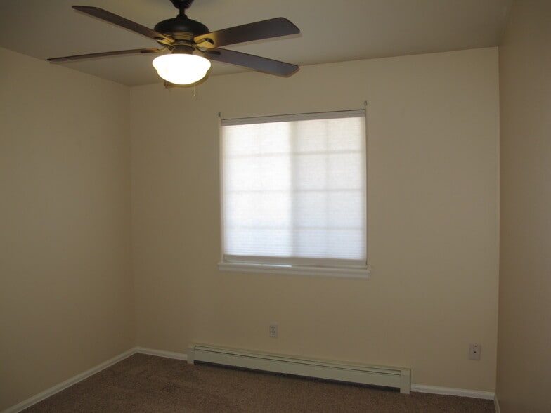 Building Photo - 1143 E Carolina Ave