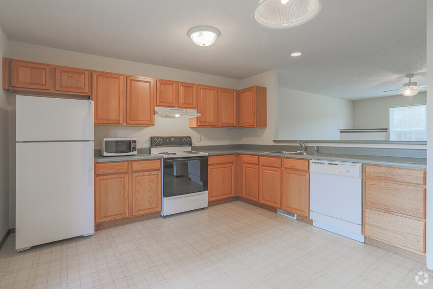 3 BR Townhome - Kitchen - Wellington Place