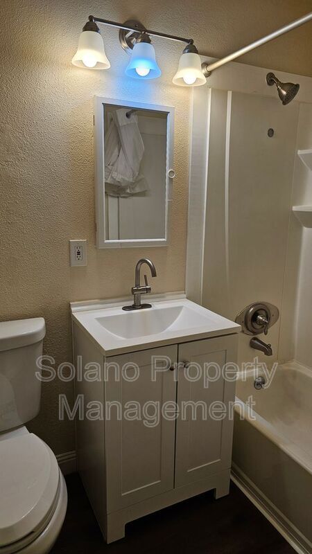 Building Photo - 1712 Arthur Ct