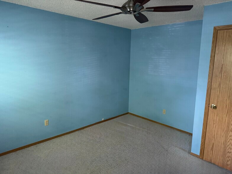 Spacious room with large closet. The room has 2 big windows. Separate but private bathroom - 1100 Milo Cir