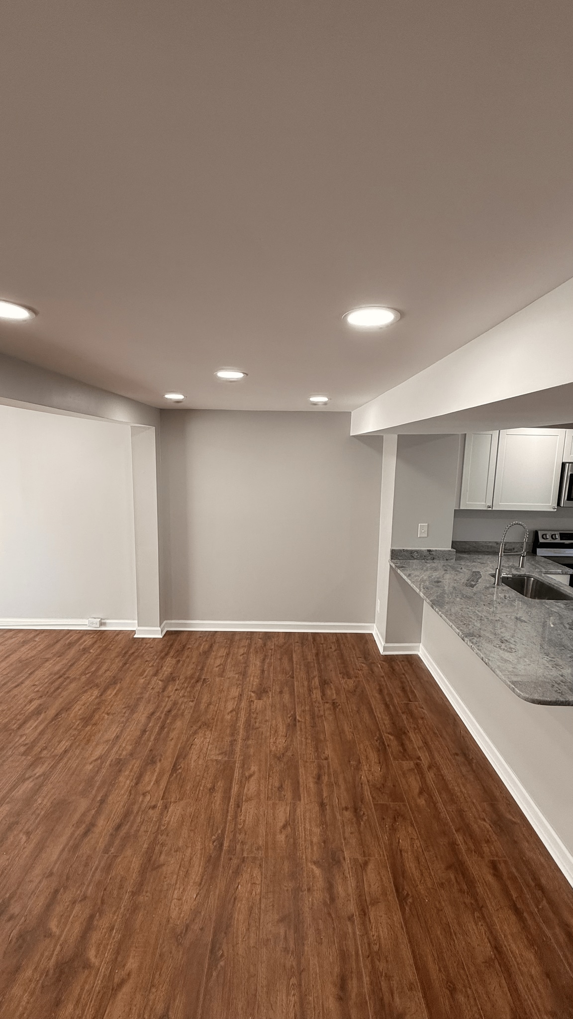 Kitchen Bar - 1319 Peabody Dr