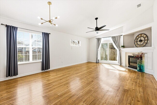 Building Photo - 335 Dreadnaught Ct