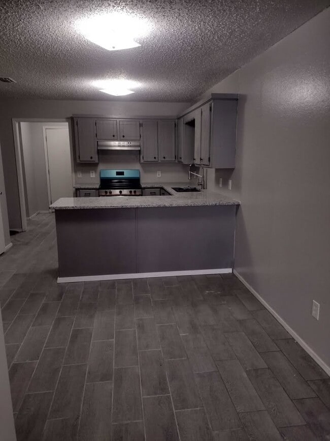 Building Photo - 8302 El Cerrito Dr