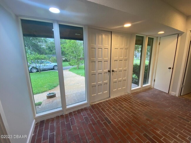 Building Photo - 1 Arrowhead Dr