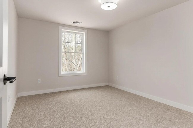 Building Photo - 27A Birch Hl Ln