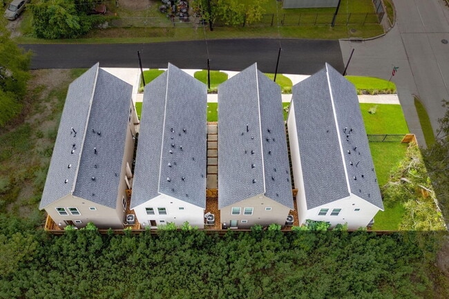 Building Photo - 1042 Homer St