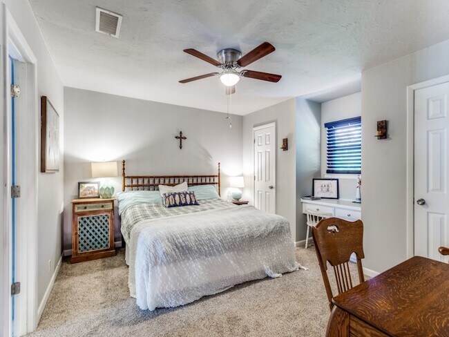 Building Photo - 7905 Skylake Dr