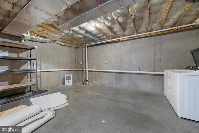 Building Photo - 105 N Yeingst Dr