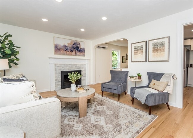 Building Photo - 23 Cheney St