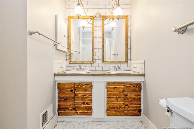 Building Photo - 2818 Millbrook Rd