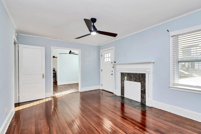 Building Photo - Cozy 2 Bedroom Home in Oakhurst!