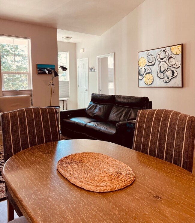 Building Photo - Fully Furnished 2 bedroom cottage in downtown Poulsbo...available starting 5-1