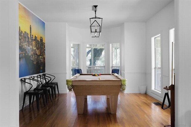 Building Photo - 11505 SW Oaks