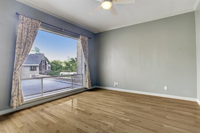 Building Photo - 10166 Memorial Dr