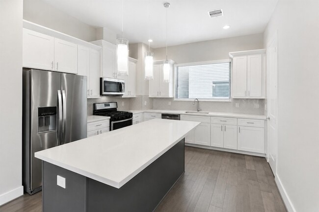 Building Photo - 8315 Brecha Ln