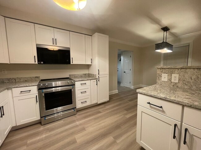 Building Photo - 1761 Aberdeen Cir