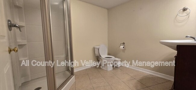 Building Photo - 1560 Riegel St