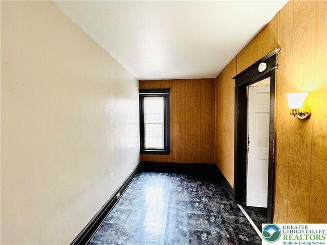 Building Photo - 637 N Penn St