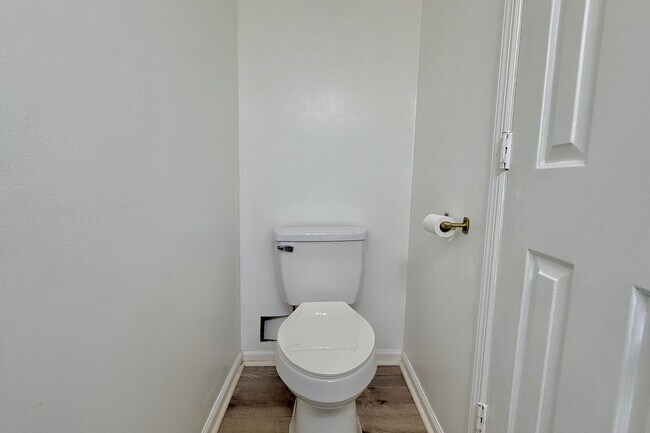 Building Photo - AVAILABLE END OF AUGUST 2026! (No pets preferred)