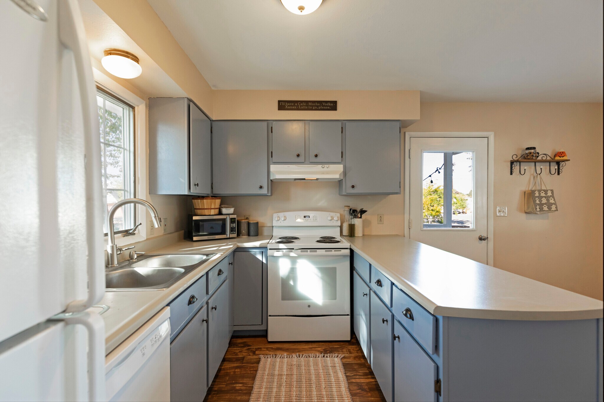 Building Photo - 1847 W Sussex Ave