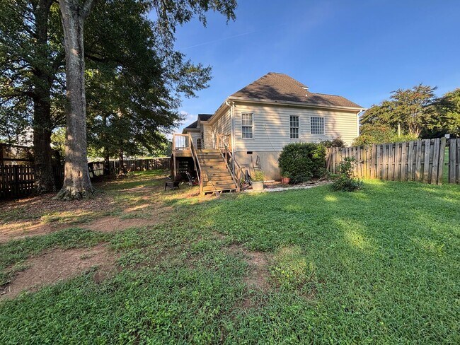 Building Photo - 522 Saint Helene Ct