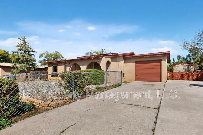 Primary Photo - 2702 Avenida Del Sol