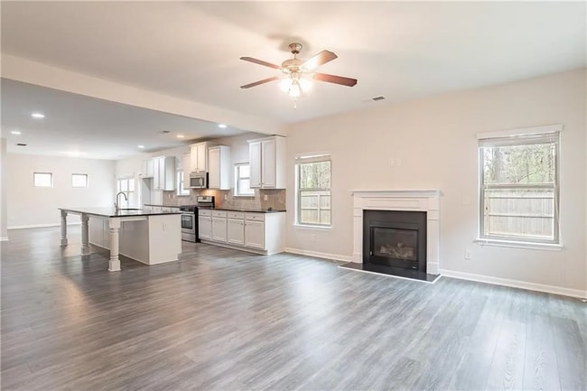 Building Photo - 3443 Woodshade Dr
