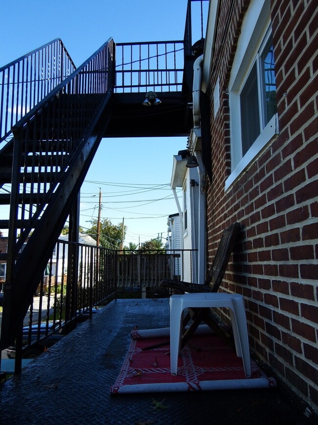 Building Photo - 1018 E 36th St