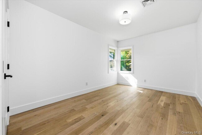 Building Photo - 559 Linda Ln