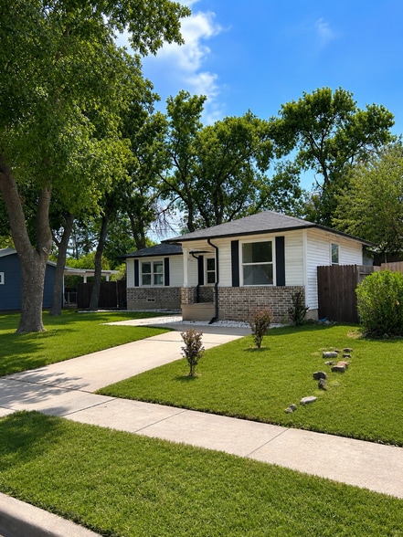 Building Photo - 1110 Valley Vista Dr