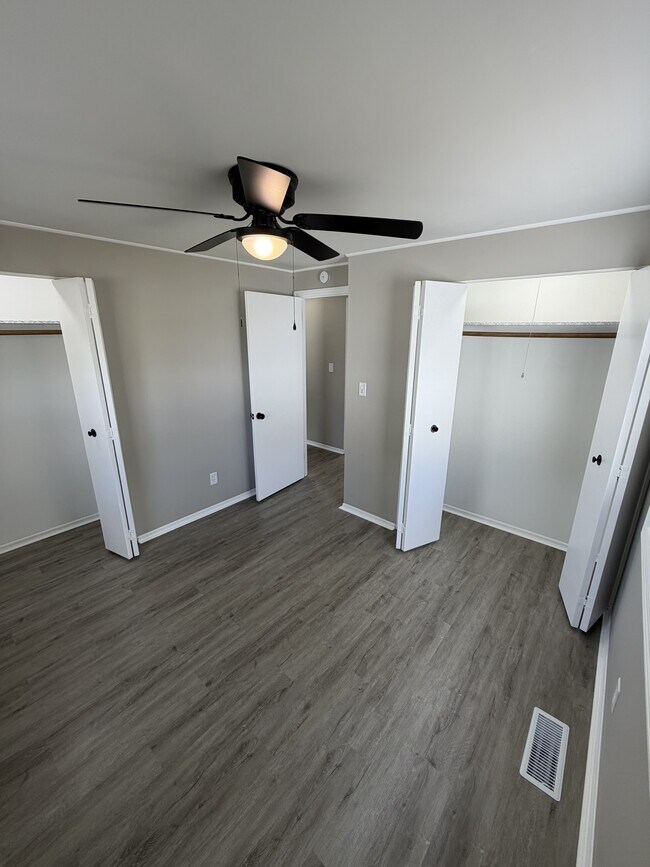 Building Photo - 2504 Campbell Dr