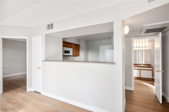 Building Photo - 6650 W Warm Springs Rd