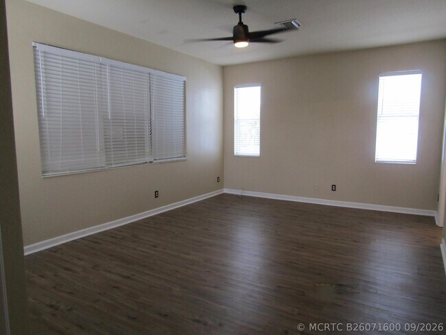 Building Photo - 1756 SW Jamesport Dr