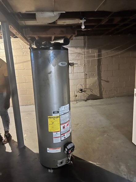 Building Photo - 20220 Biltmore St